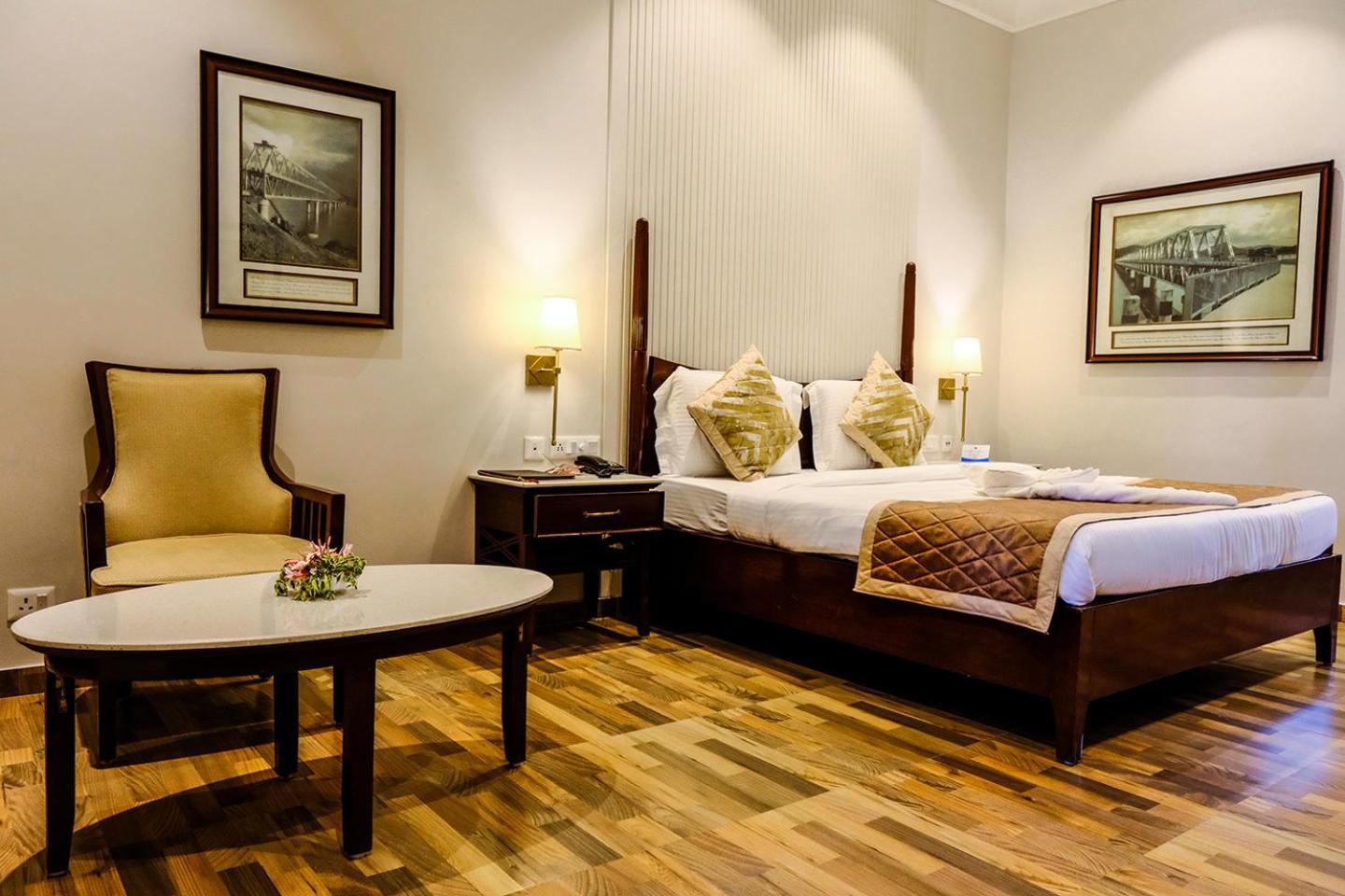 Chanakya Bnr Hotel Puri Exterior photo