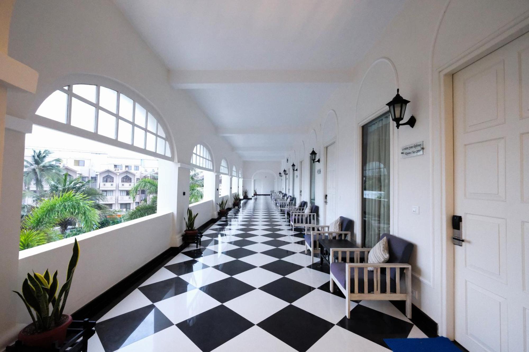 Chanakya Bnr Hotel Puri Exterior photo